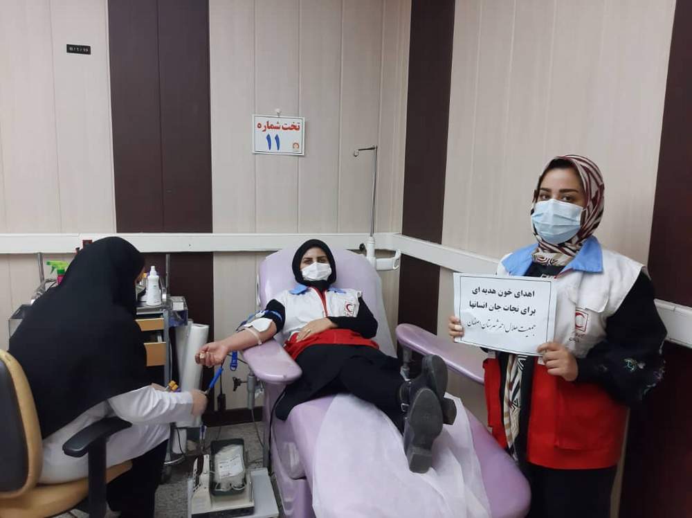  جوانان هلال احمر اصفهانی به قرار مهربانی رسیدند / اجرای "پویش اهدای خون عید تا عید"  در اصفهان